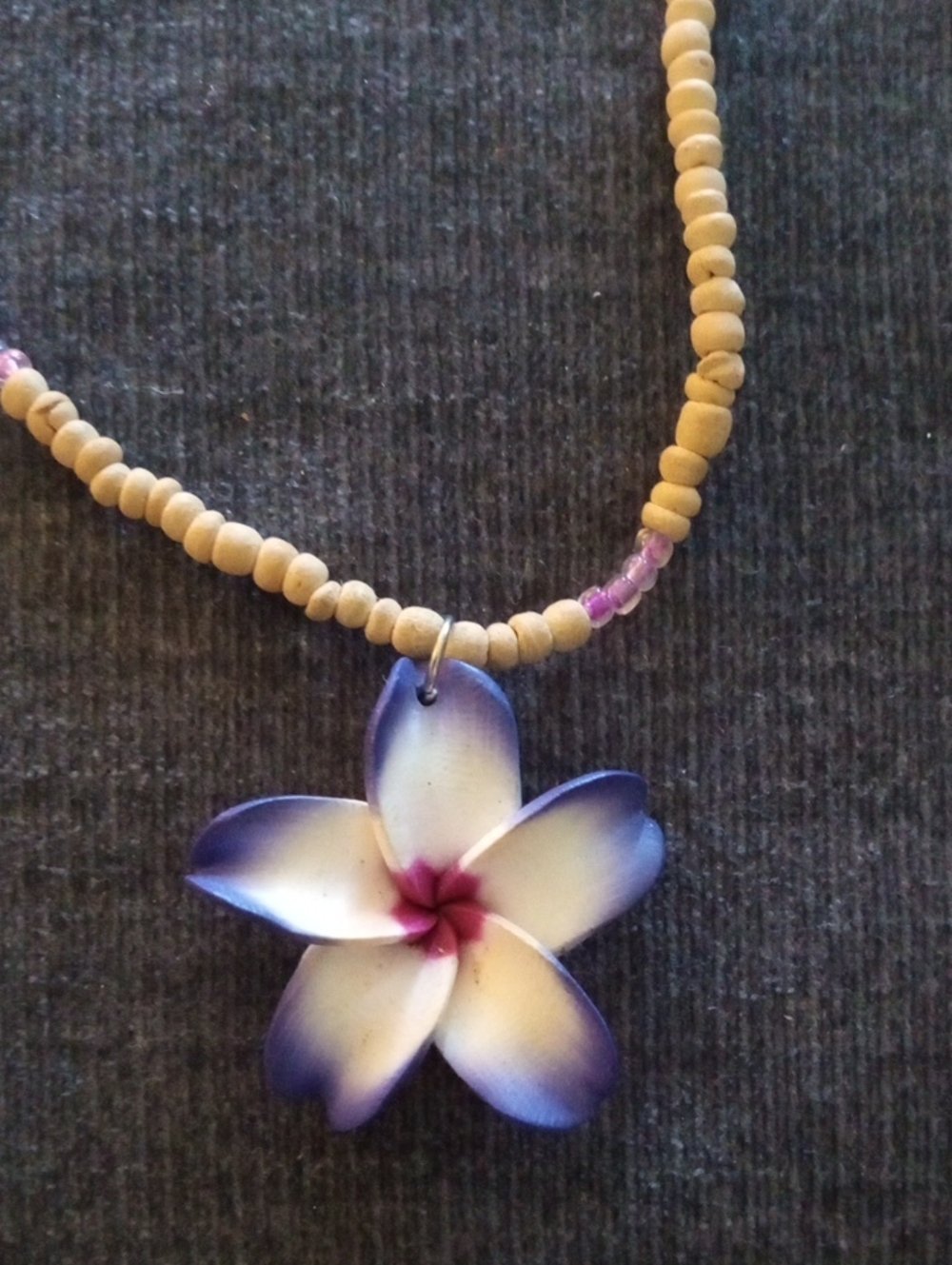 Vintage Hawaiian Plumeria Flower Pendant Beaded Necklace - Picture 4 of 8